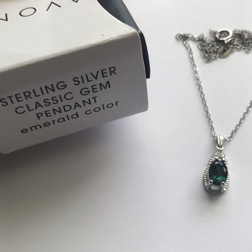 Sterling Silver Emerald Color Gem Pendant Necklace